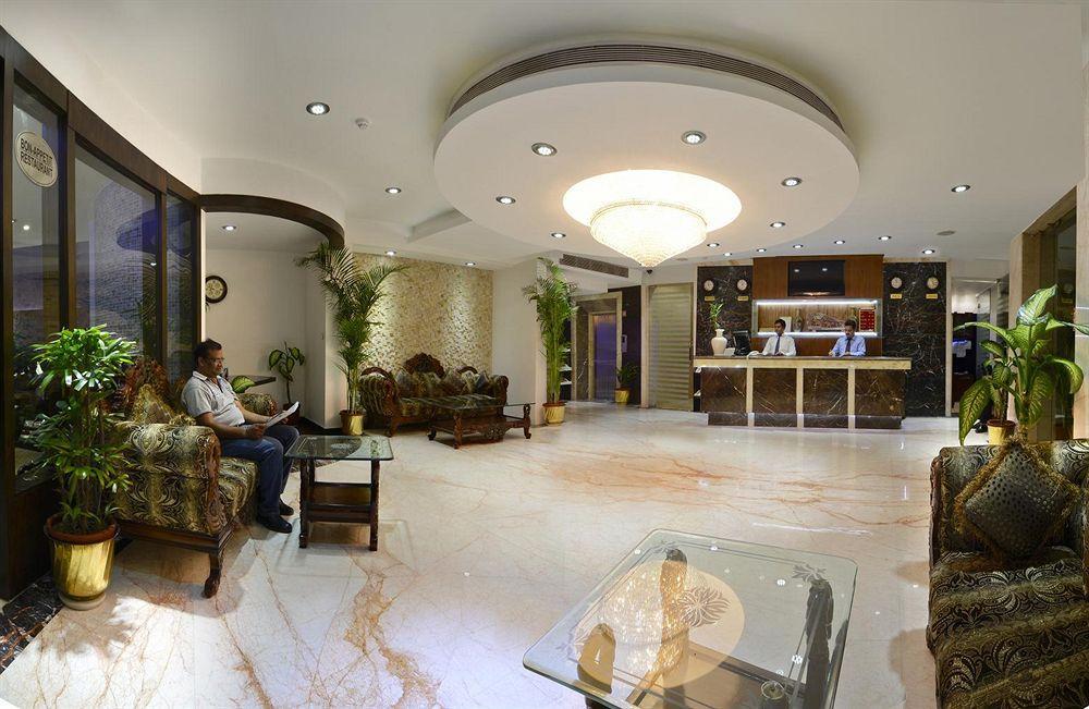 Taj 4*
