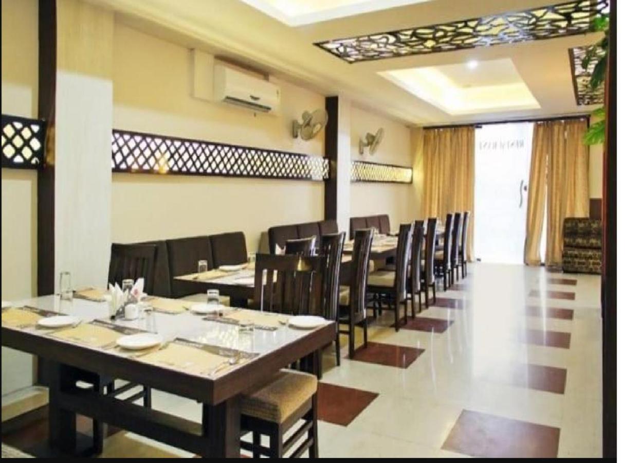 Om Sai Nath & Restaurant By Wb * Agra (Uttar Pradesh)