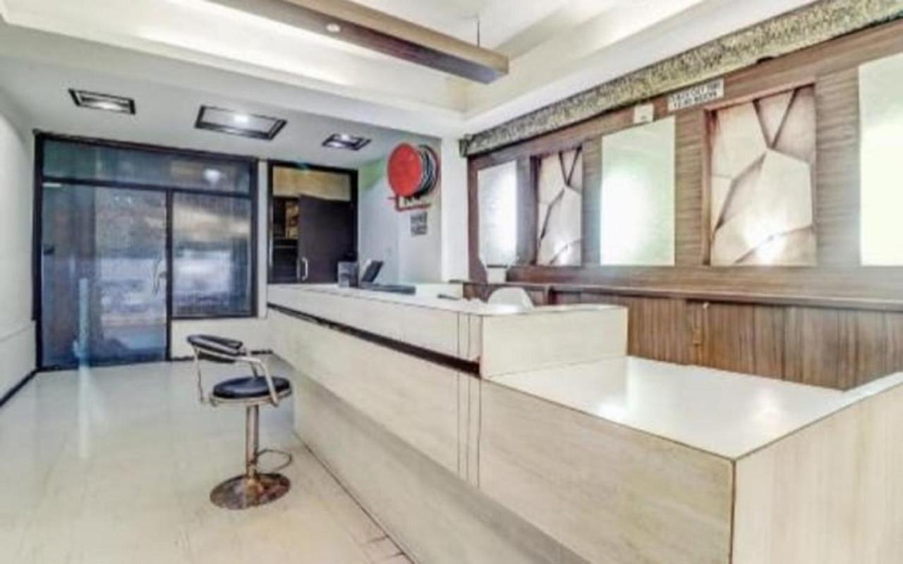 Om Sai Nath & Restaurant By Wb *