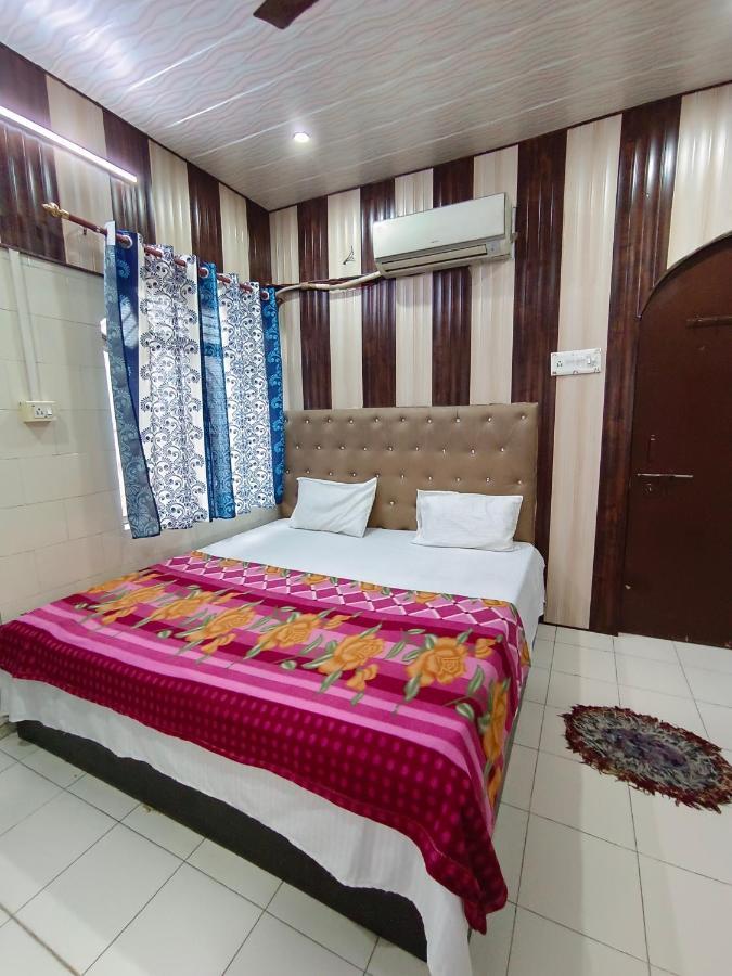 Guest house India Walking Distance From Taj Mahal-- Rooftop Taj Mahal View Agra (Uttar Pradesh)