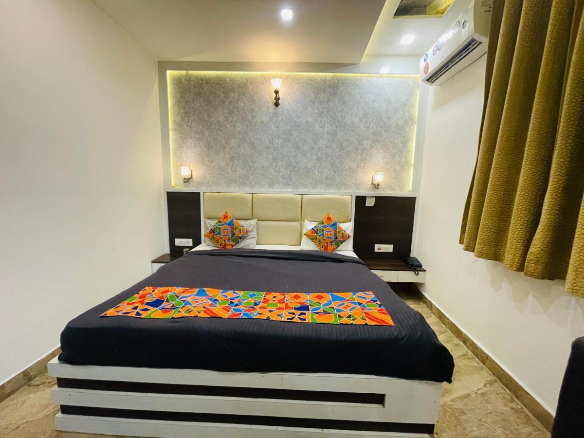 Star Light Near Tajmahal By Star Of Taj Hotel Agra (Uttar Pradesh)