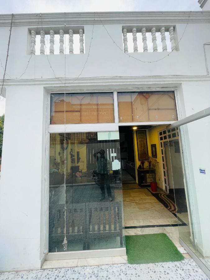 Premium White House * Agra (Uttar Pradesh)