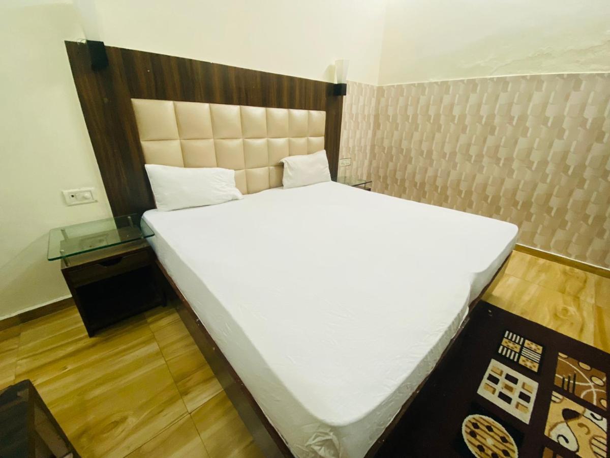Premium White House Hotel