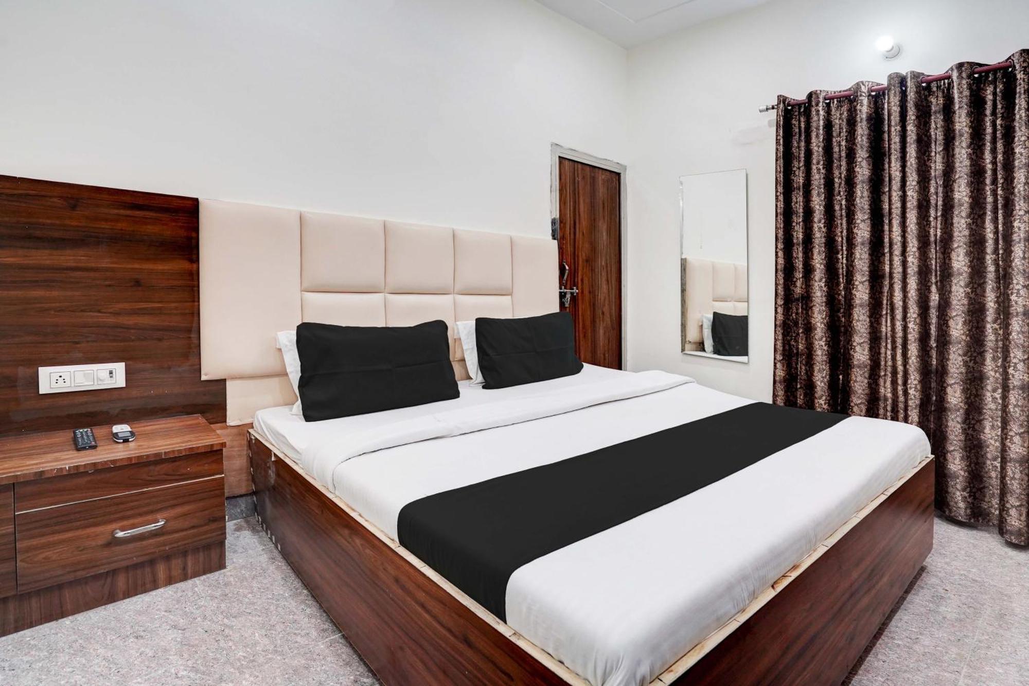 Oyo Bhawna Hotel 3*