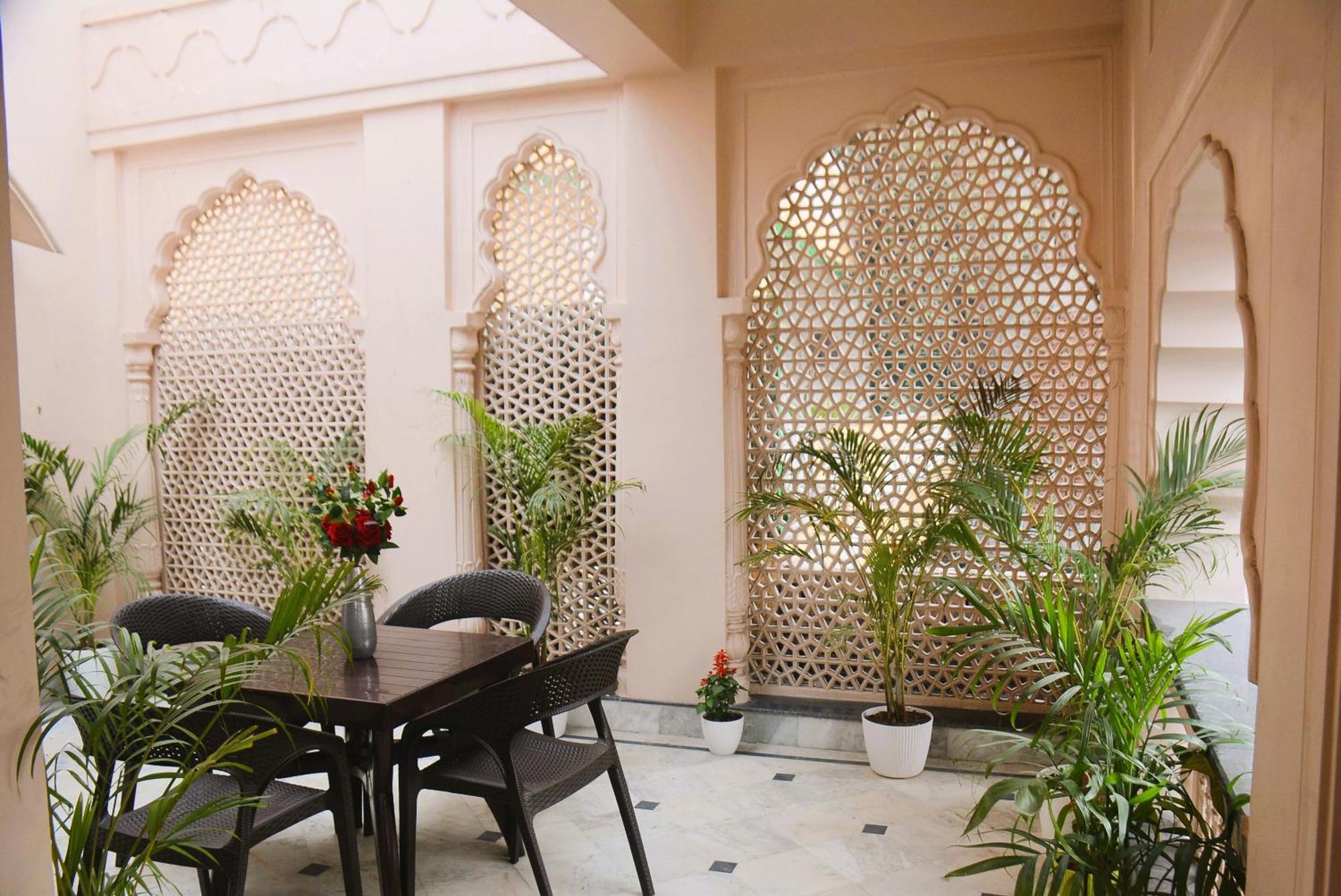 Gupta - A Boutique * Agra (Uttar Pradesh)