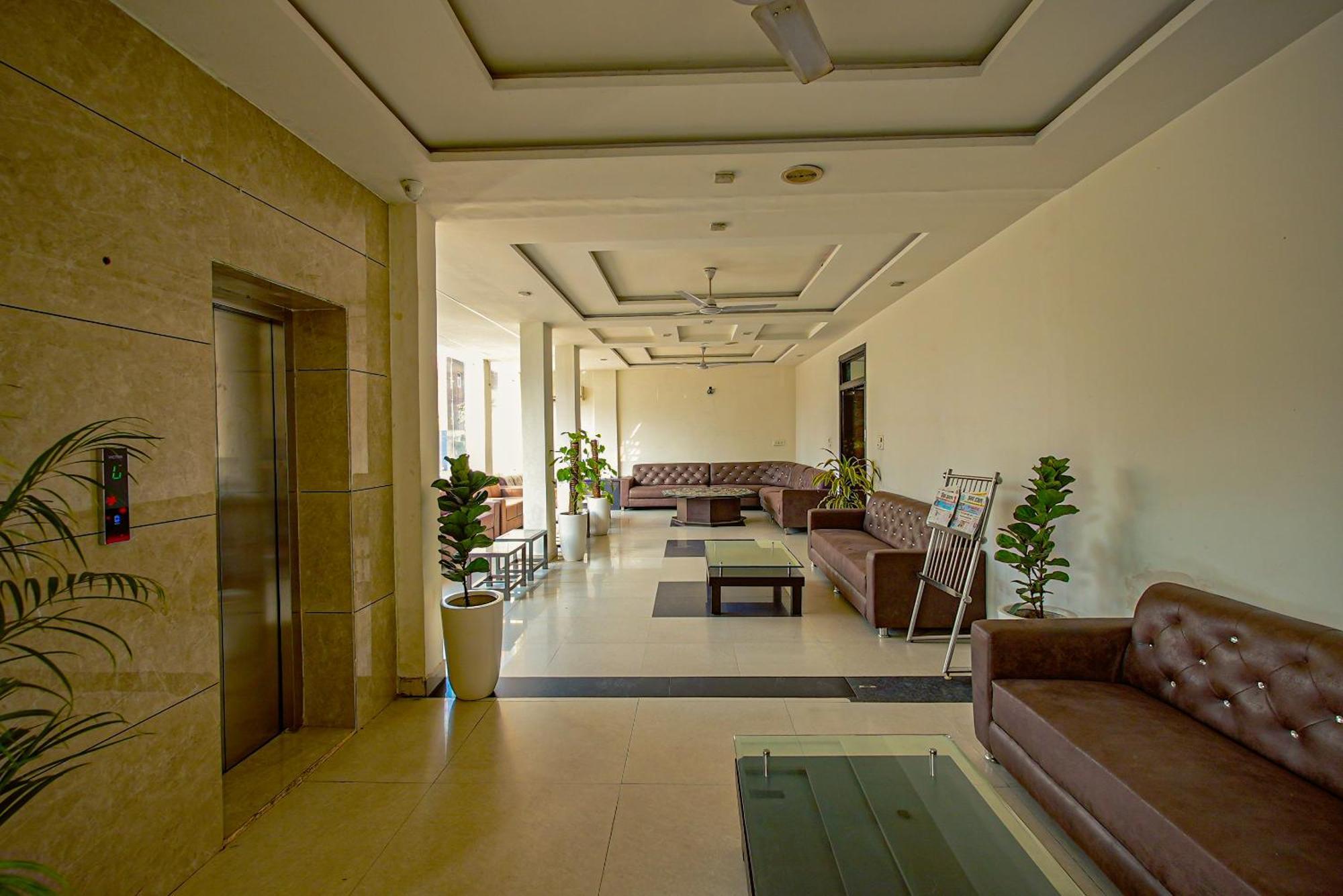 Dazzling East Gate Hotel 3*