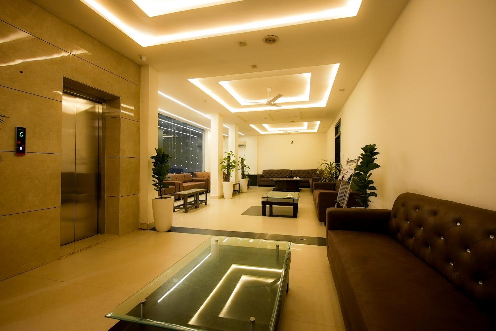 Dazzling East Gate Hotel 3*