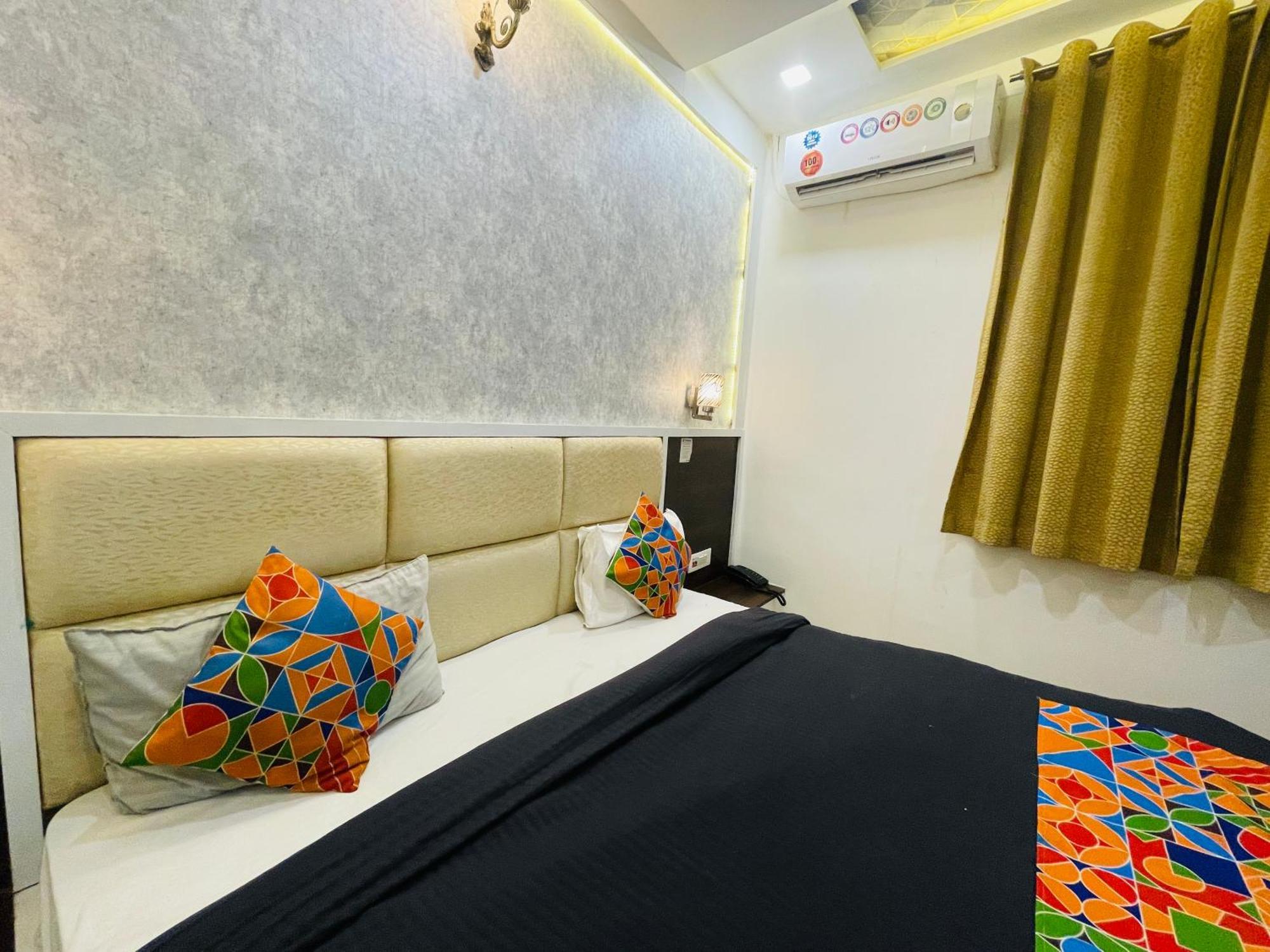 Hotel Taj Star By Urban