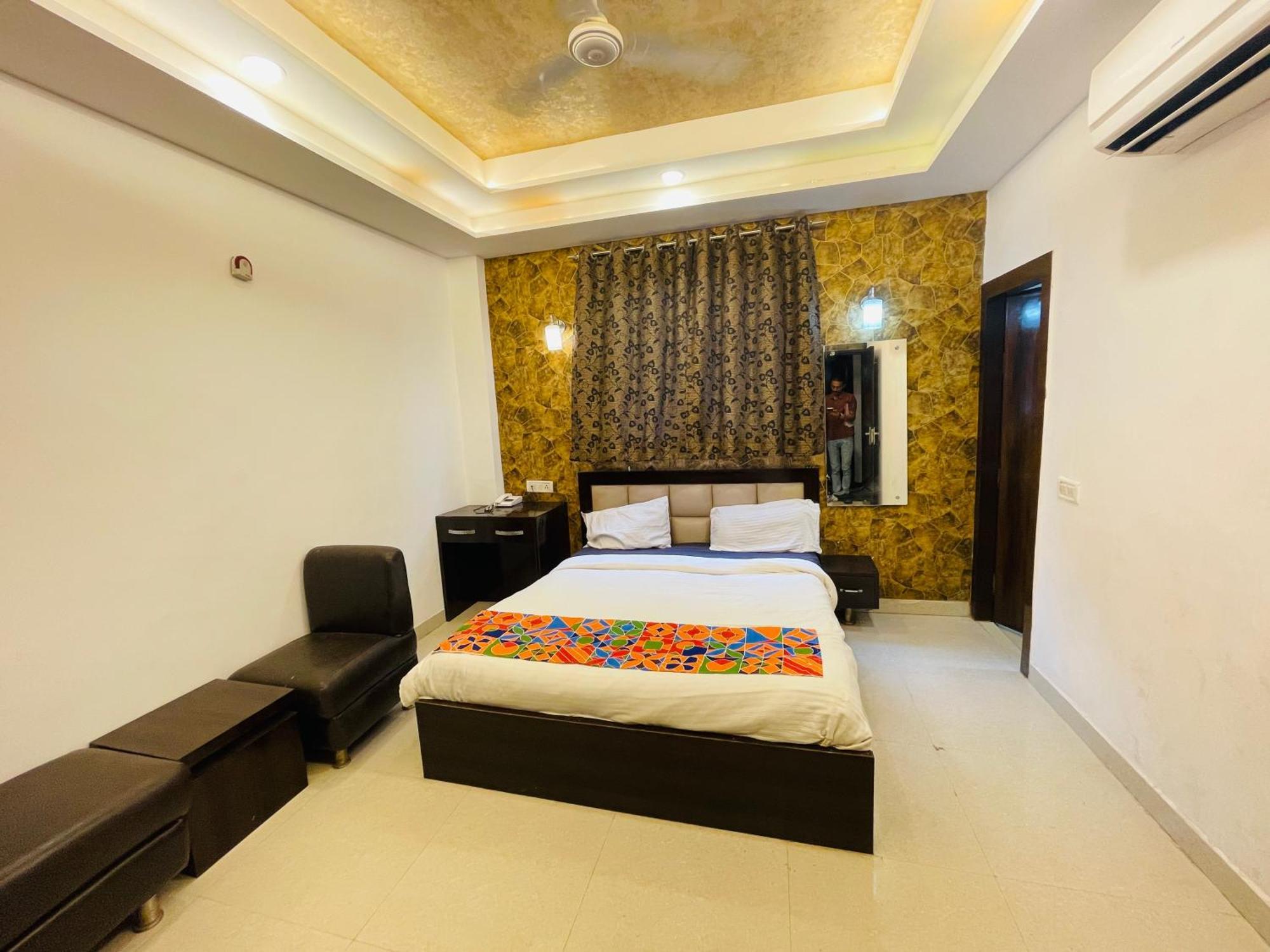 Taj Star By Urban Hotel 3*