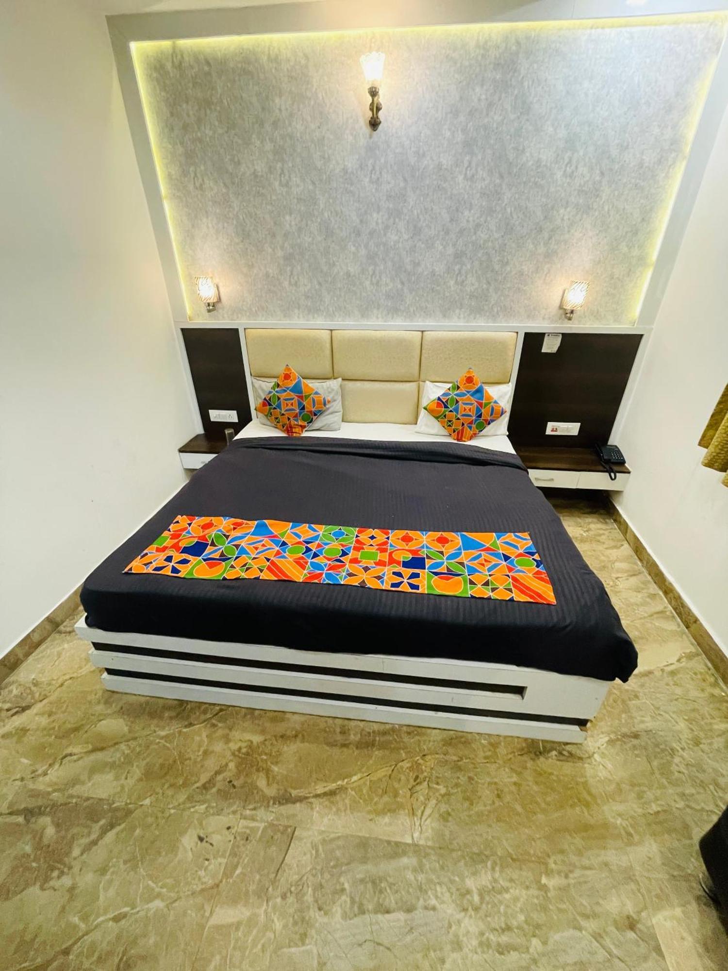 Hotel Taj Star By Urban Agra (Uttar Pradesh)