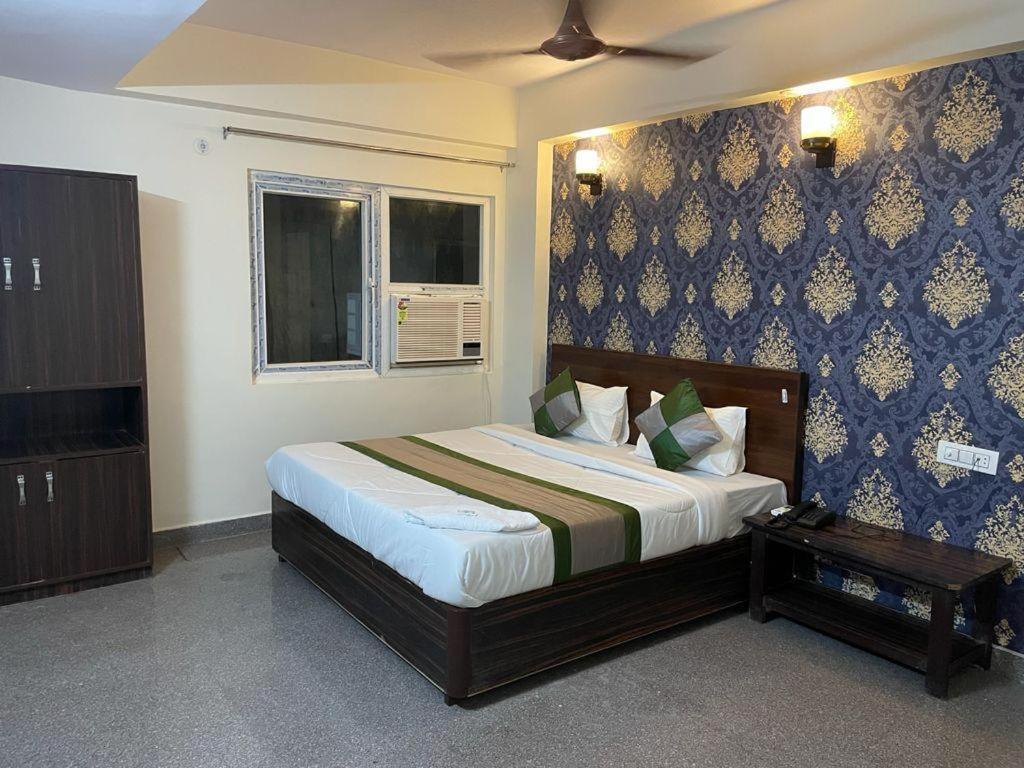 Hotel Dream Taj Family 200mtr From Taj Mahal Agra (Uttar Pradesh)