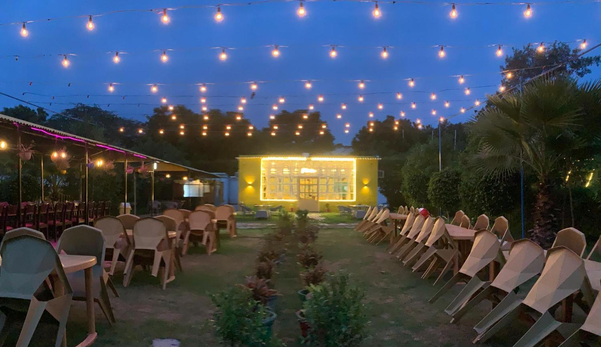 Agra Camps And * Agra (Uttar Pradesh)