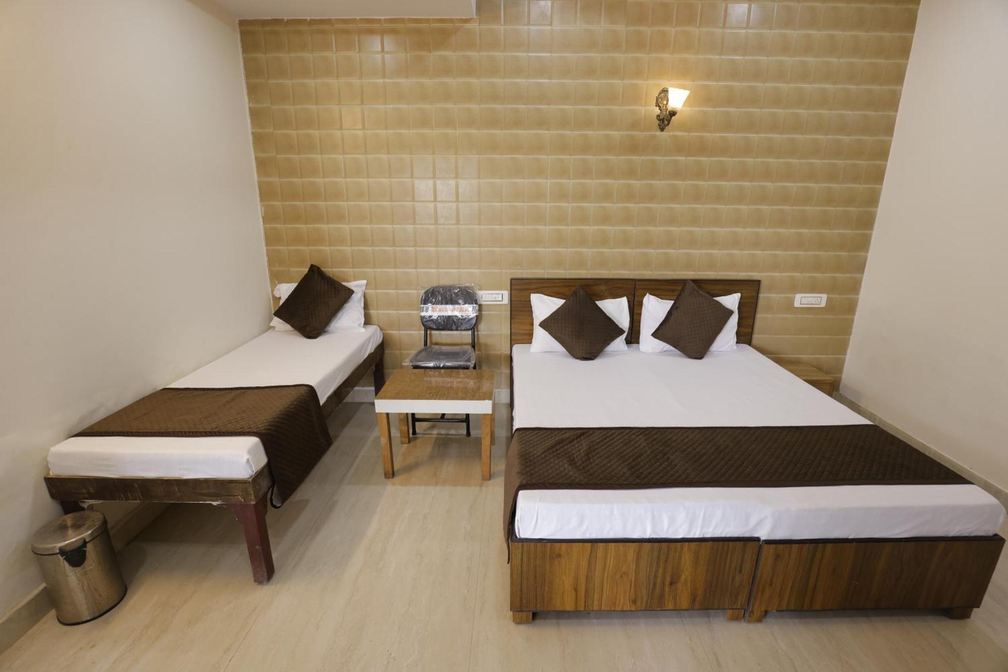 Homestay Basil Walking Distance From Taj Mahal Agra *
