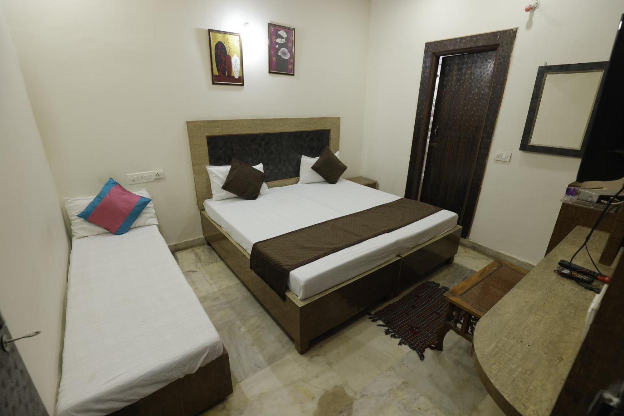 Basil Walking Distance From Taj Mahal Agra *