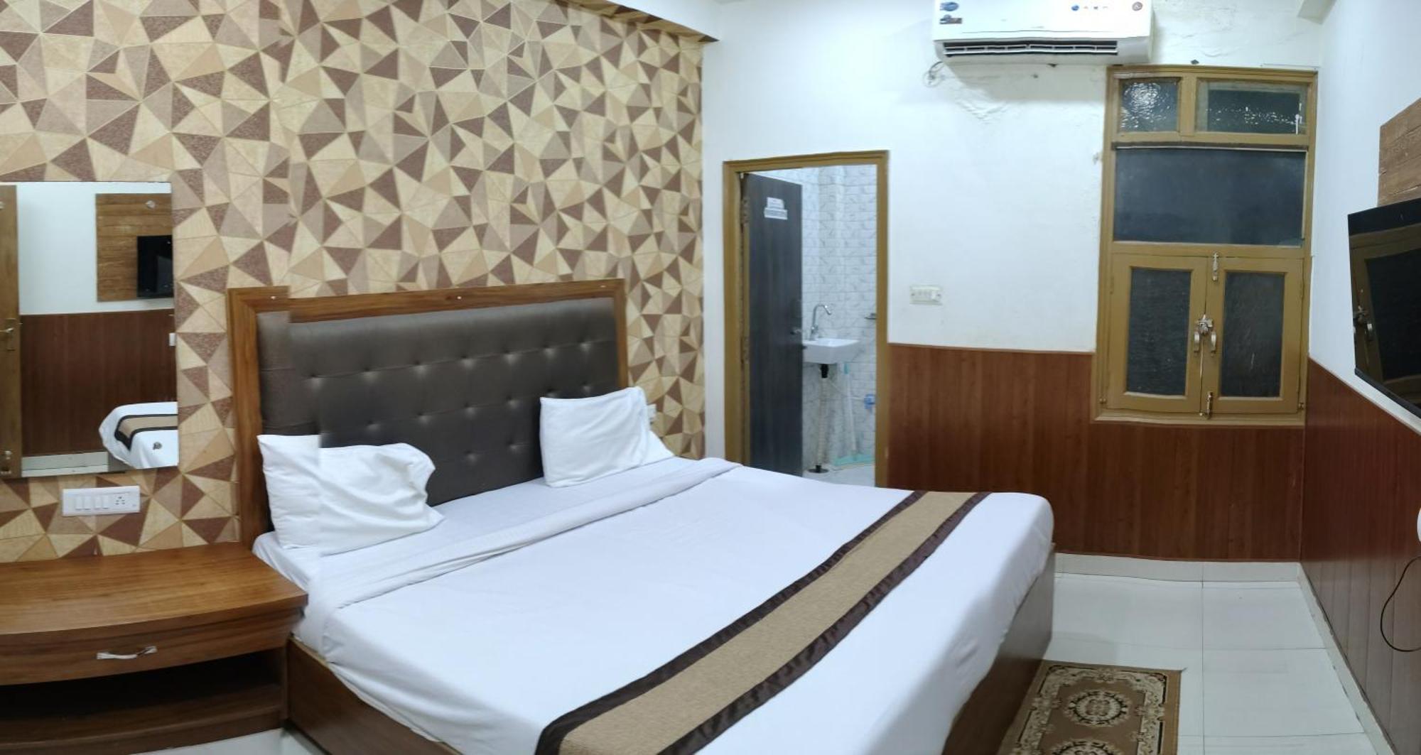 Bedweiser Backpackers Agra (Uttar Pradesh)