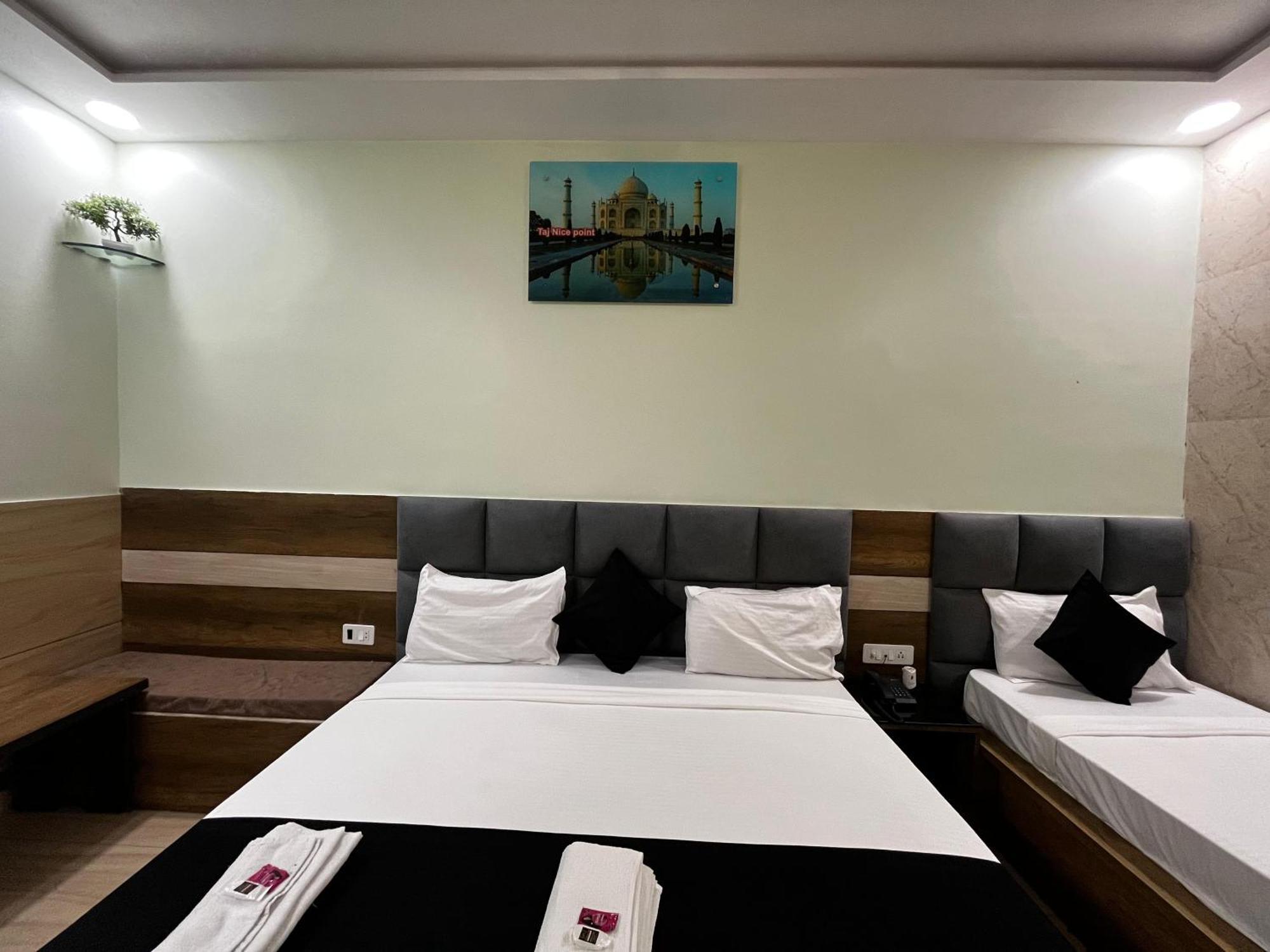 Taj Point Manage By Taj Sunrise Group Homestay *