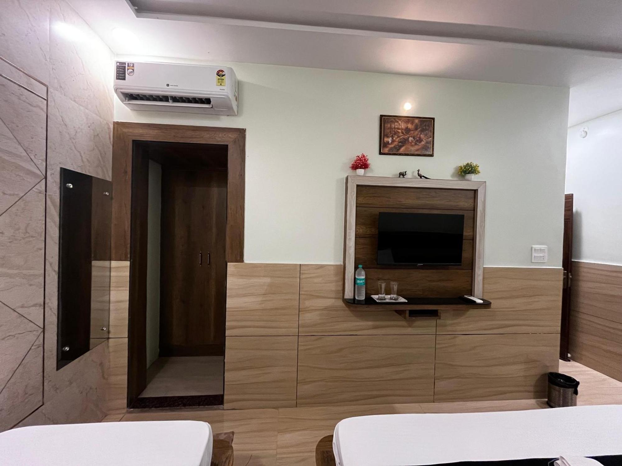 Taj Point Manage By Taj Sunrise Group *