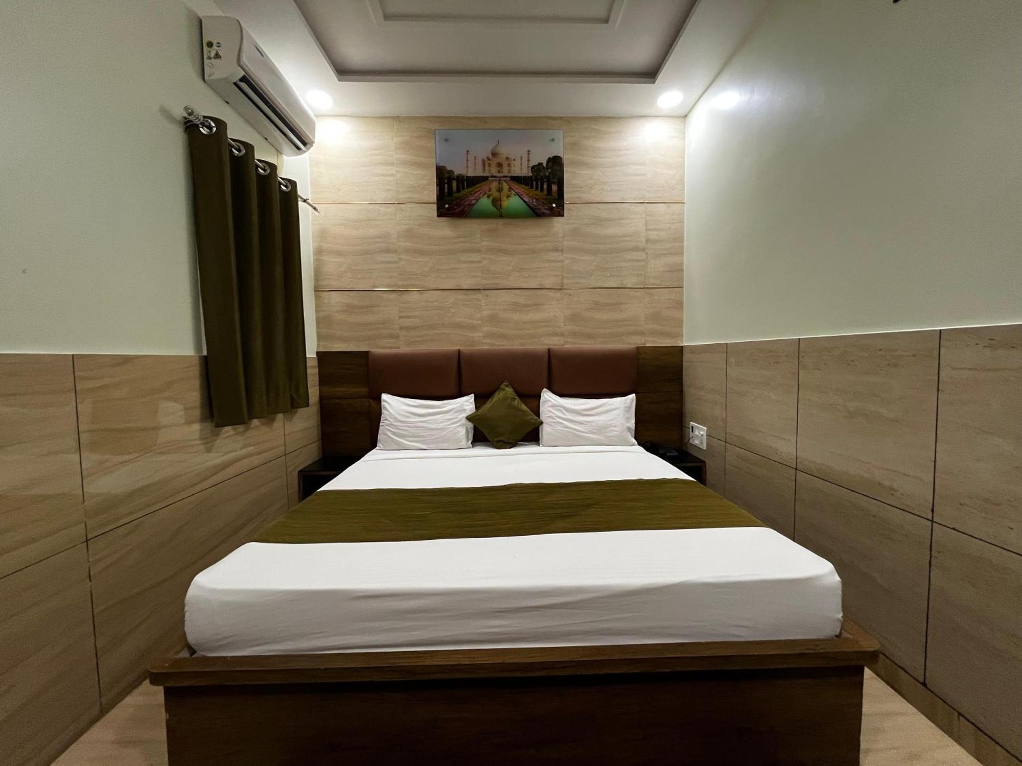 Taj Point Manage By Taj Sunrise Group *
