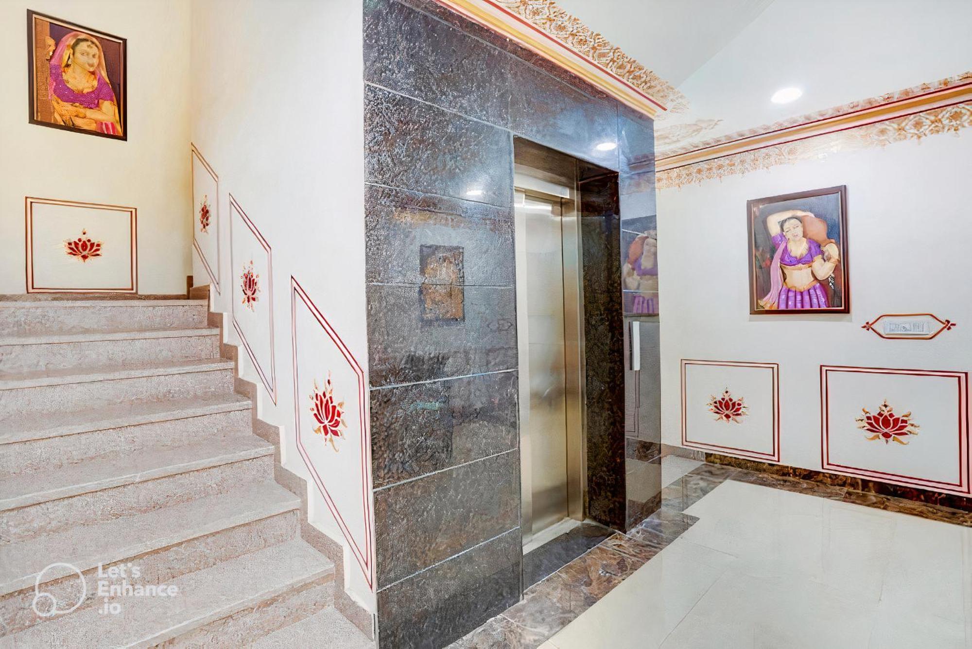 Hotel Sahibs Royal - Near Taj Mahal