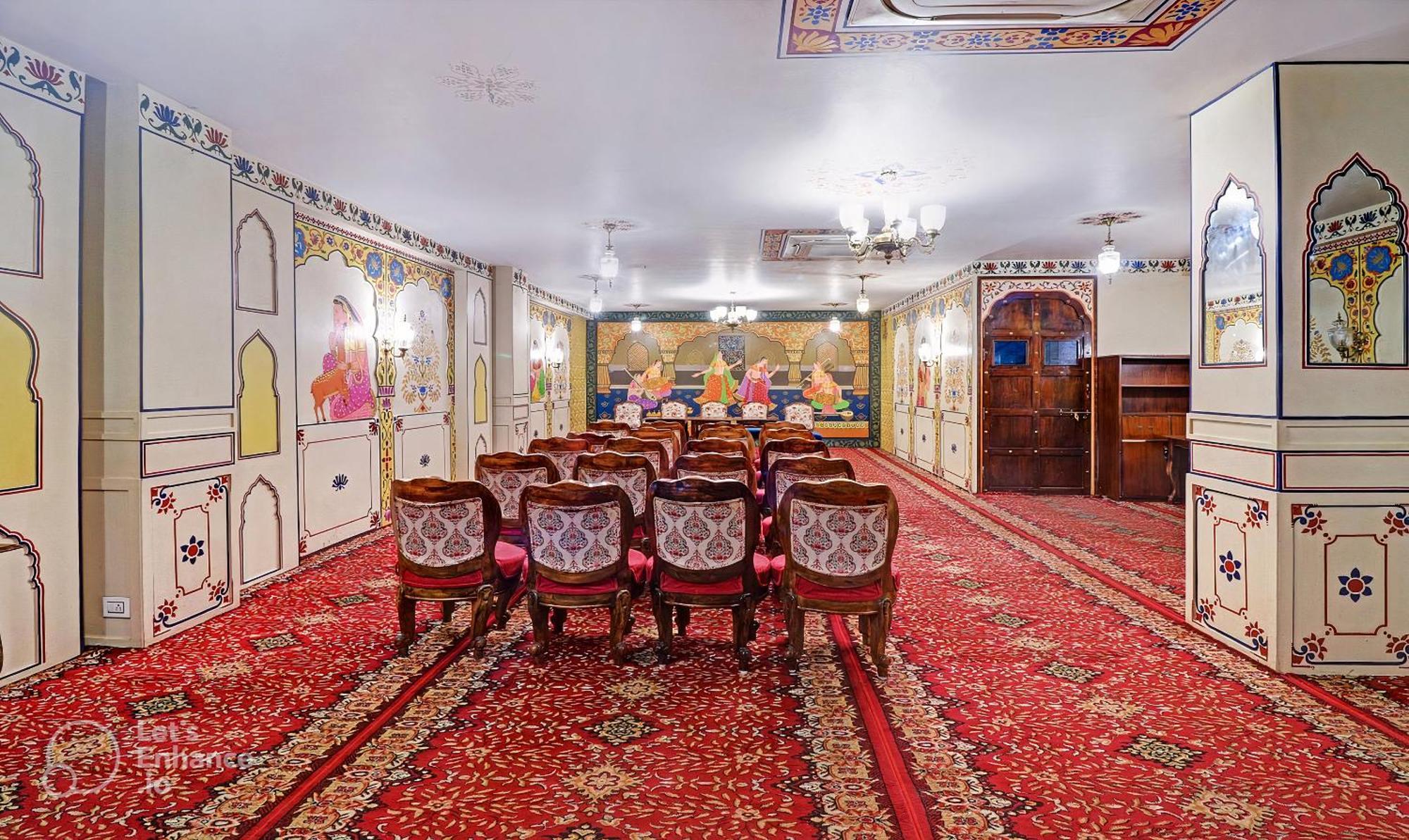 Sahibs Royal - Near Taj Mahal Hotel 3*