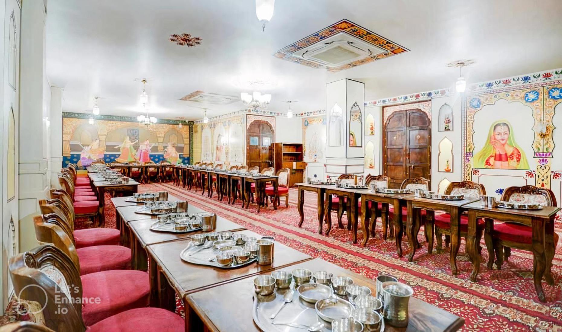 Sahibs Royal - Near Taj Mahal