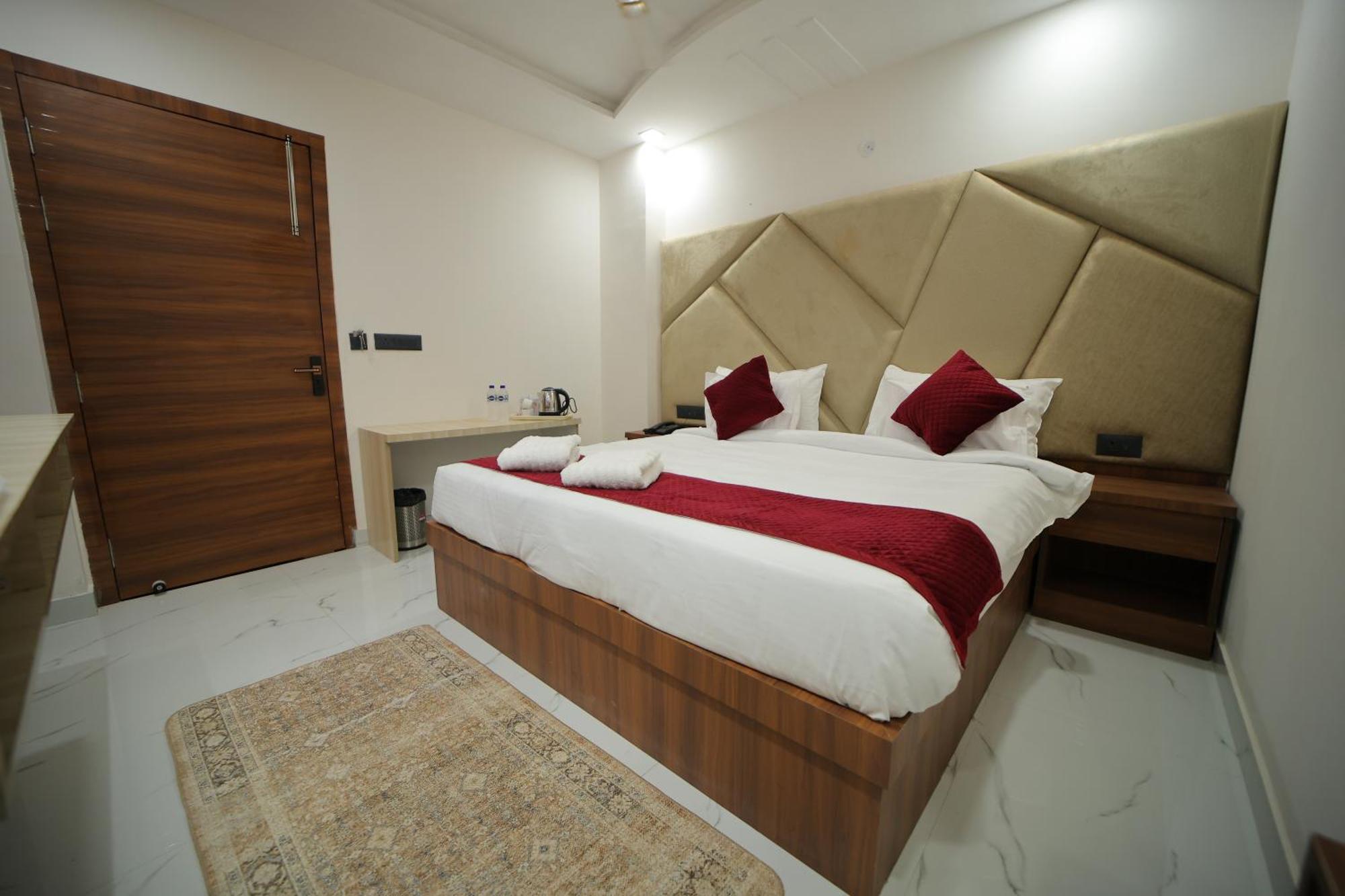 Dev Hotel 3*