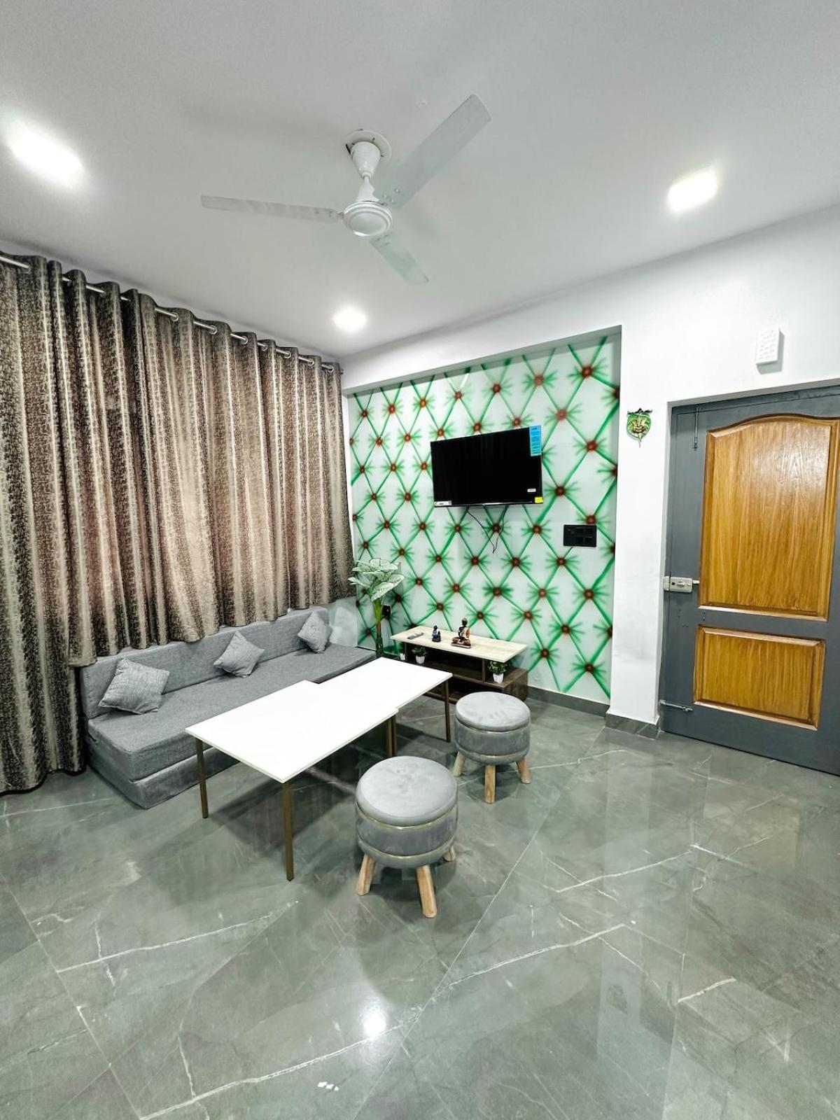 Apartment Newly Built Flat Near Taj Mahal