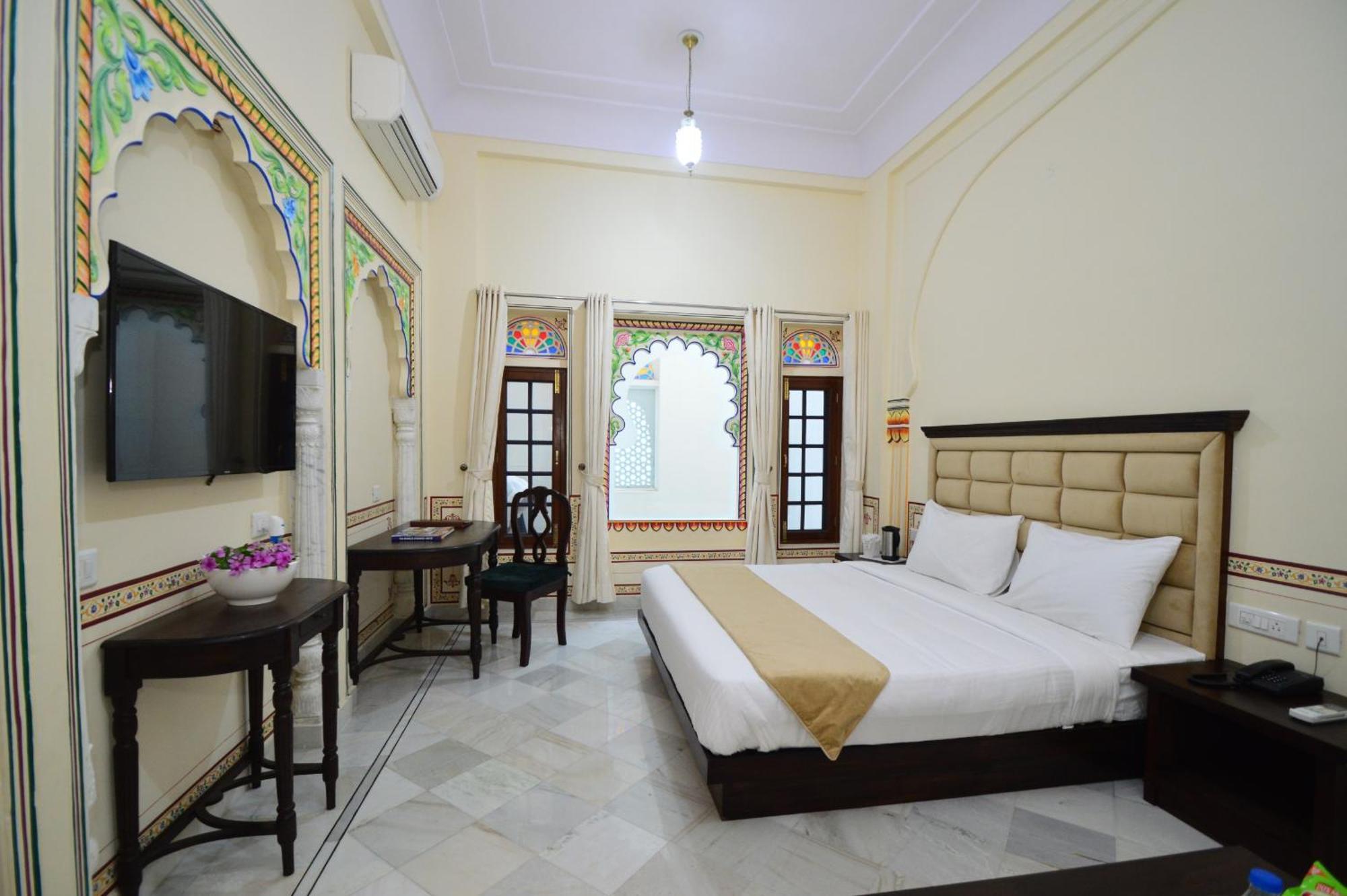 Resort Aaram Baagh 4*