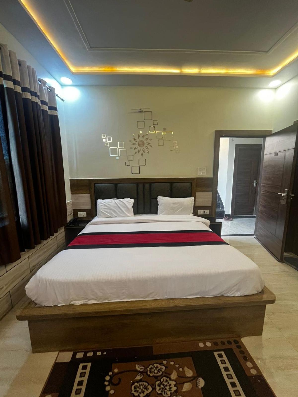 Taj Point Manage By Taj Sunrise Group
