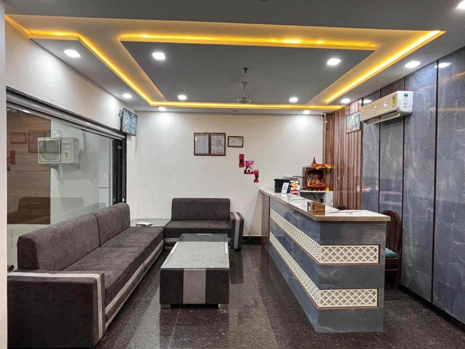 Ganga Palace - Dasaprakash Restuarant Hotel 4*