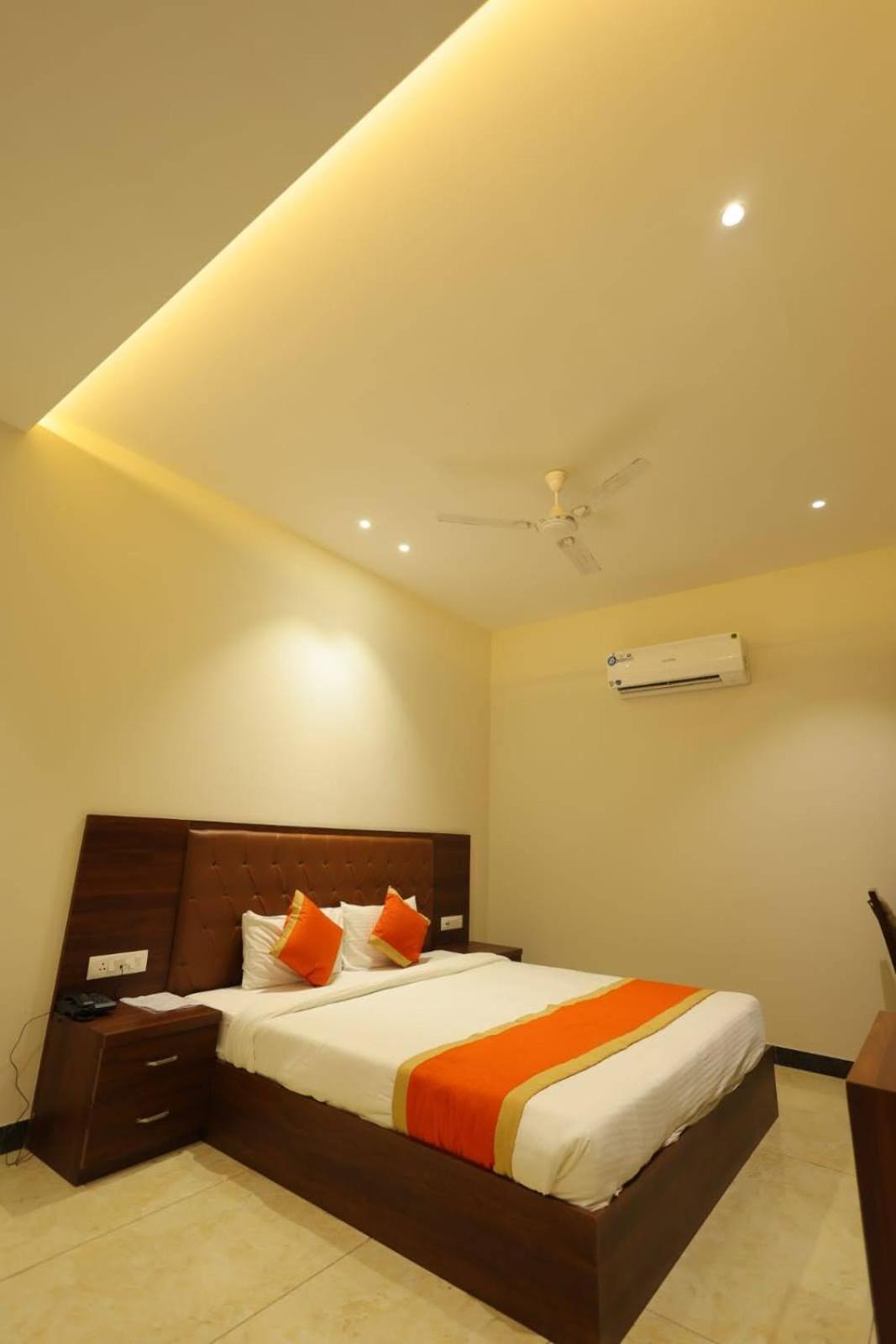 The Grand Tree Agra 2*