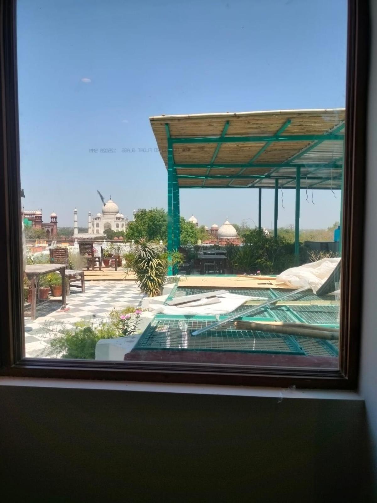 Joey's - 200m From Taj Mahal *