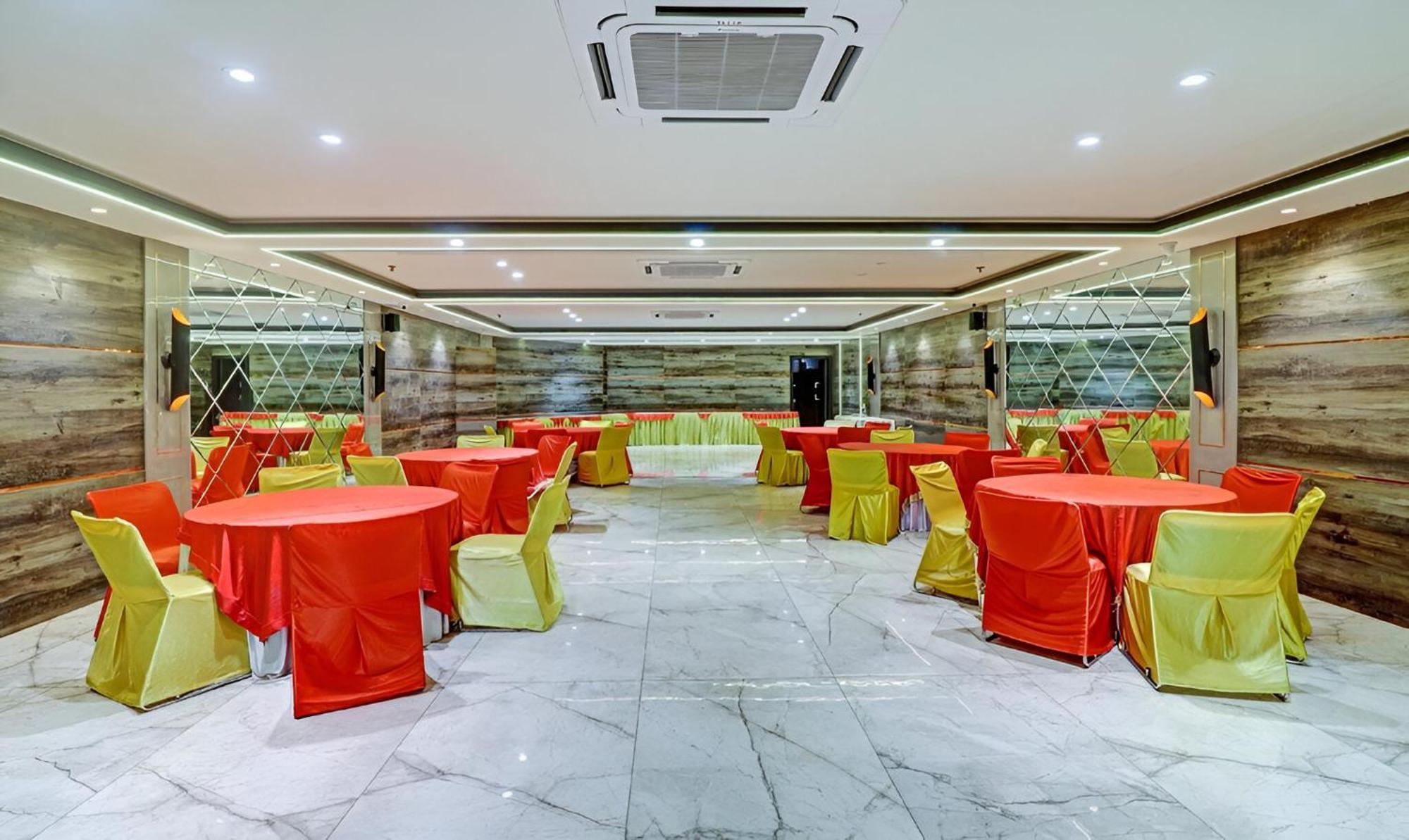 Sahibs Star - Free Taj Mahal Ticket Hotel 3*