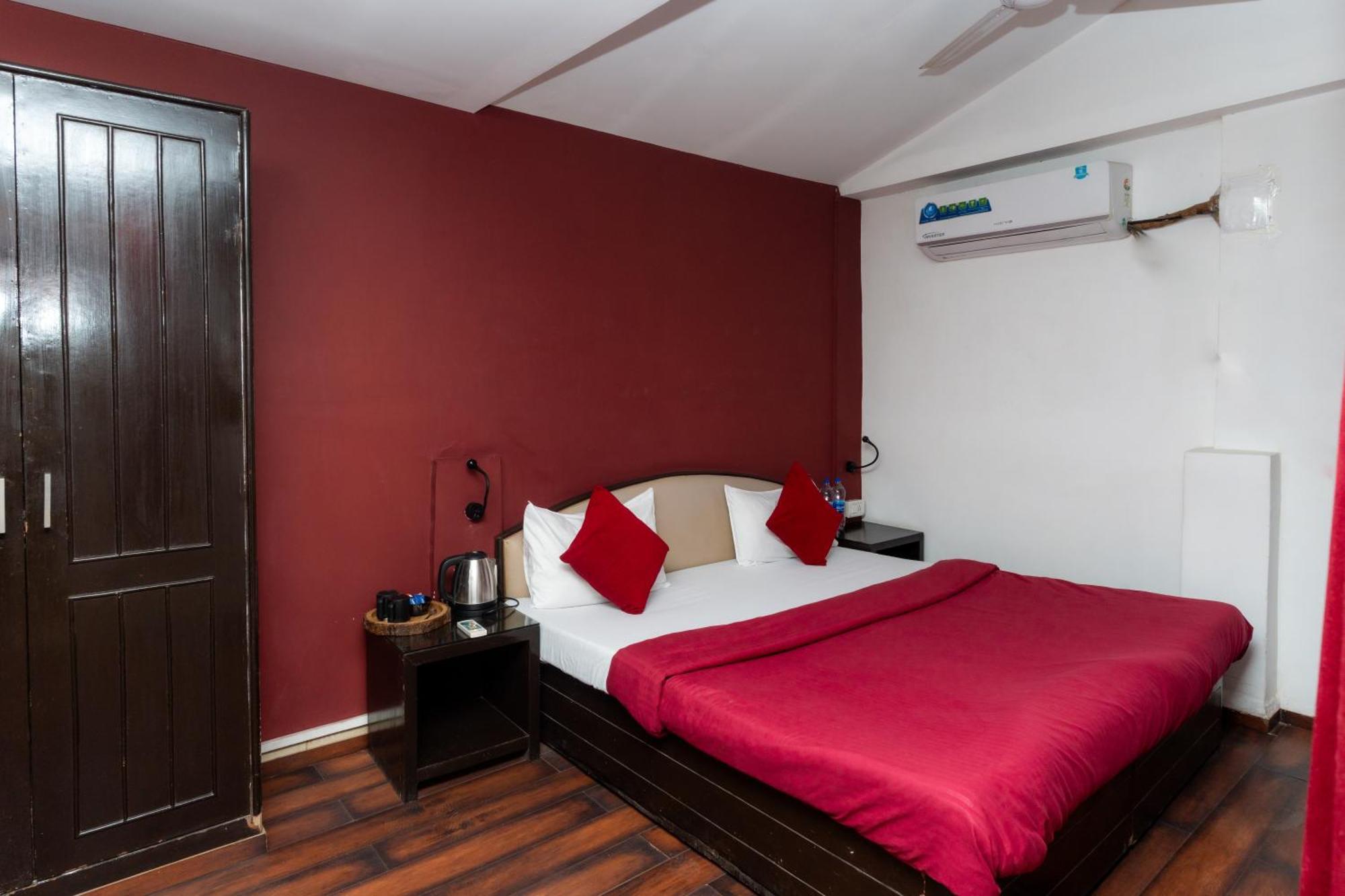 Joey's - 200m From Taj Mahal Hostel