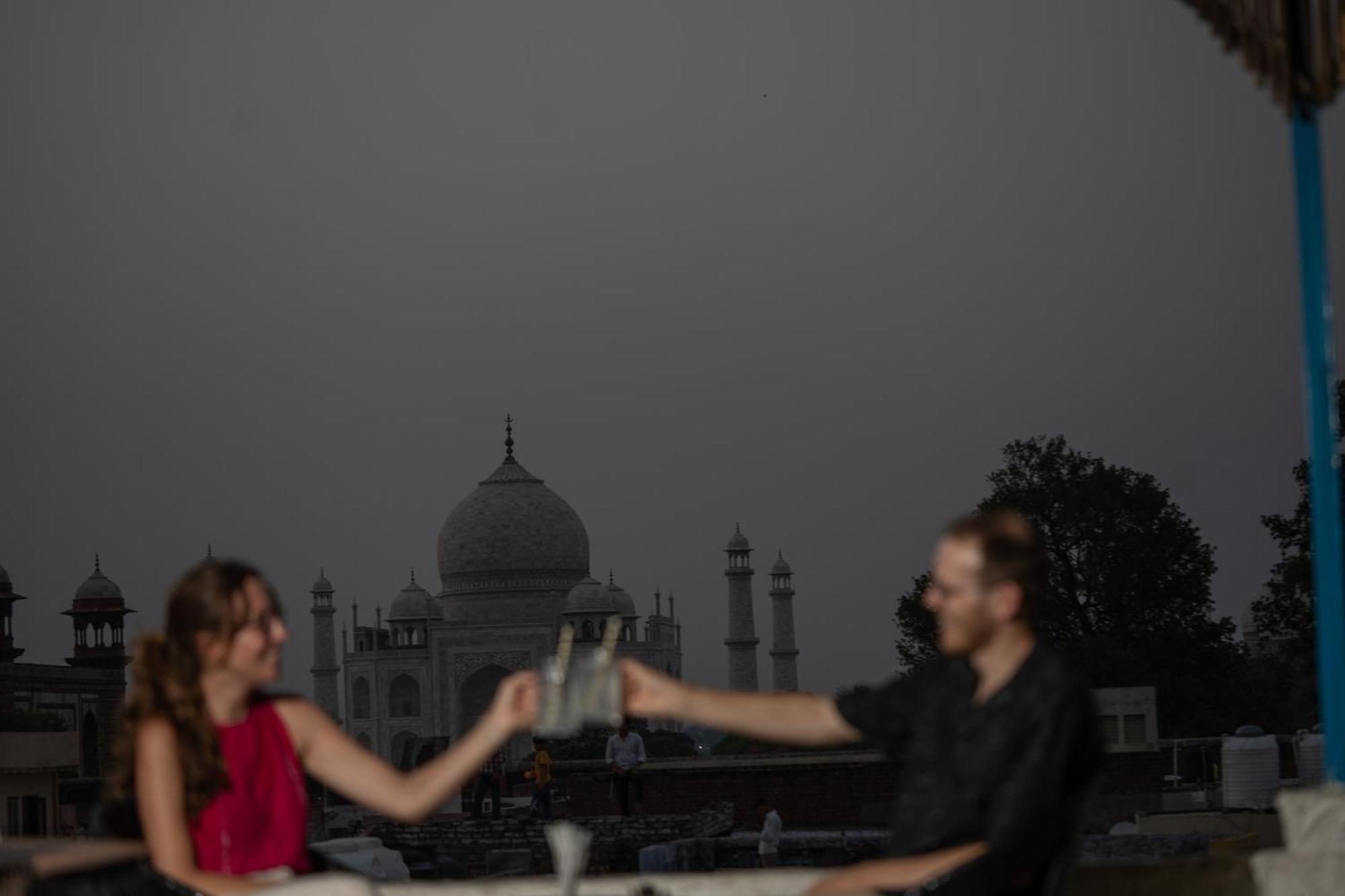 Joey's - 200m From Taj Mahal *