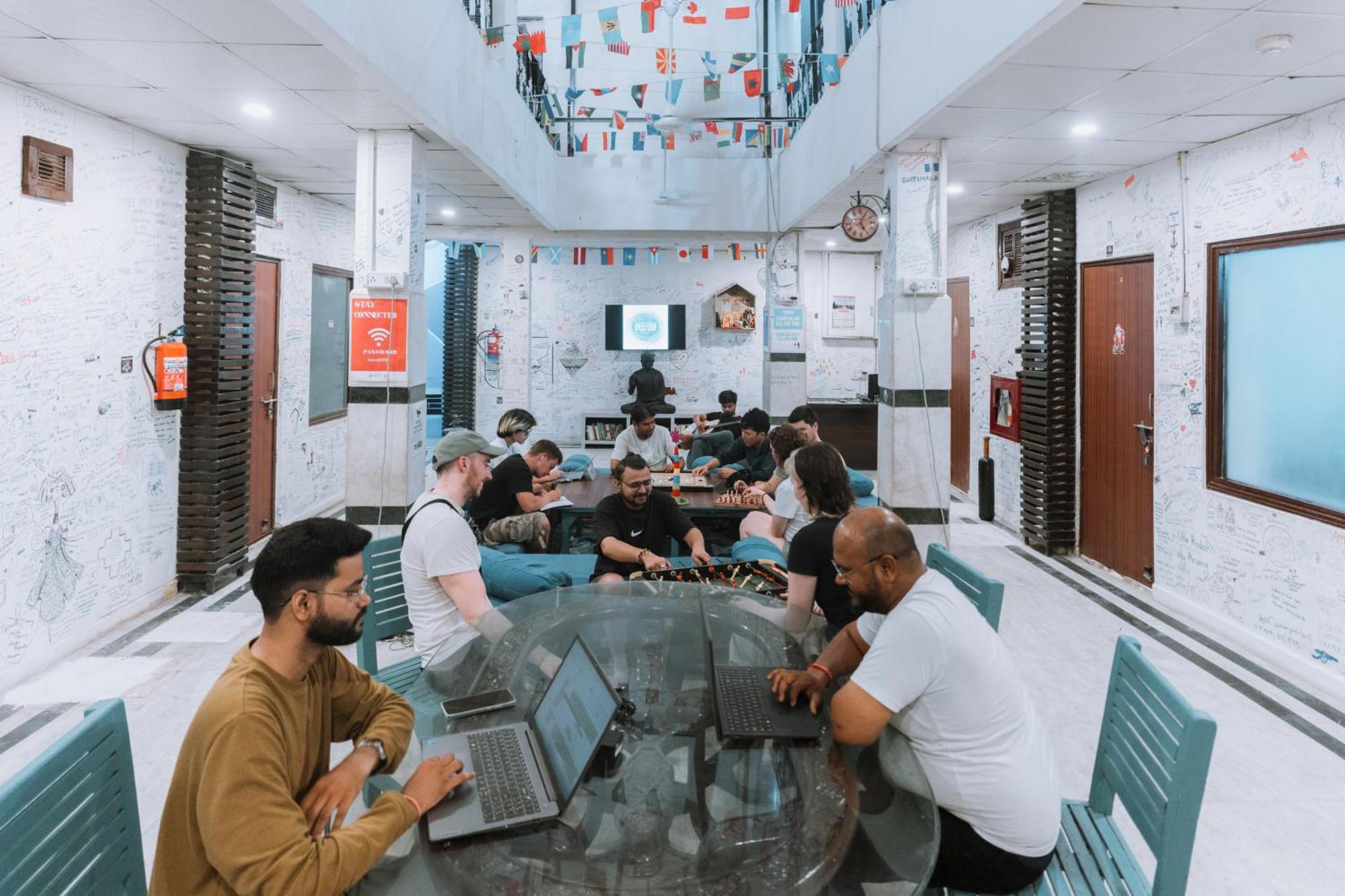 Joey's - 200m From Taj Mahal Hostel