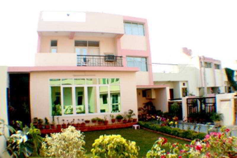 Garden Homestay Hotel 3*