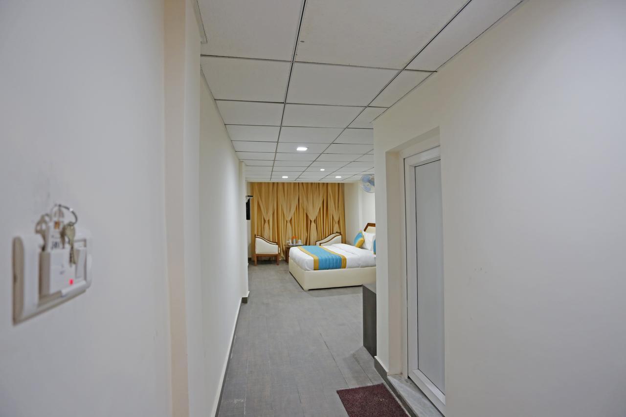 Oyo 8989 Raj Hotel