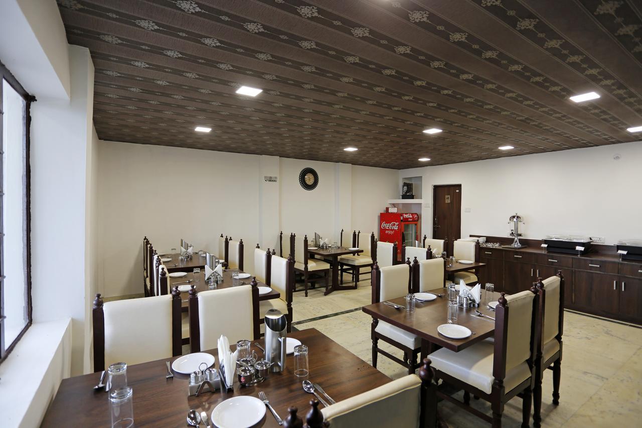 Hotel Oyo 8989 Raj 3*