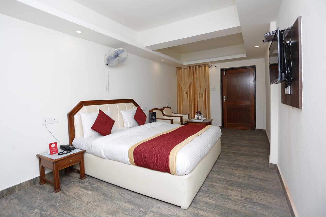 Oyo 8989 Raj Hotel 3*