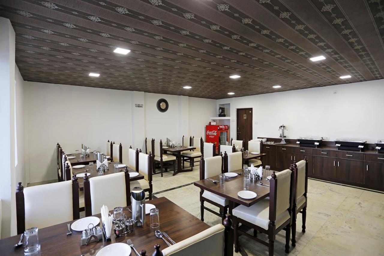 Hotel Oyo 8989 Raj