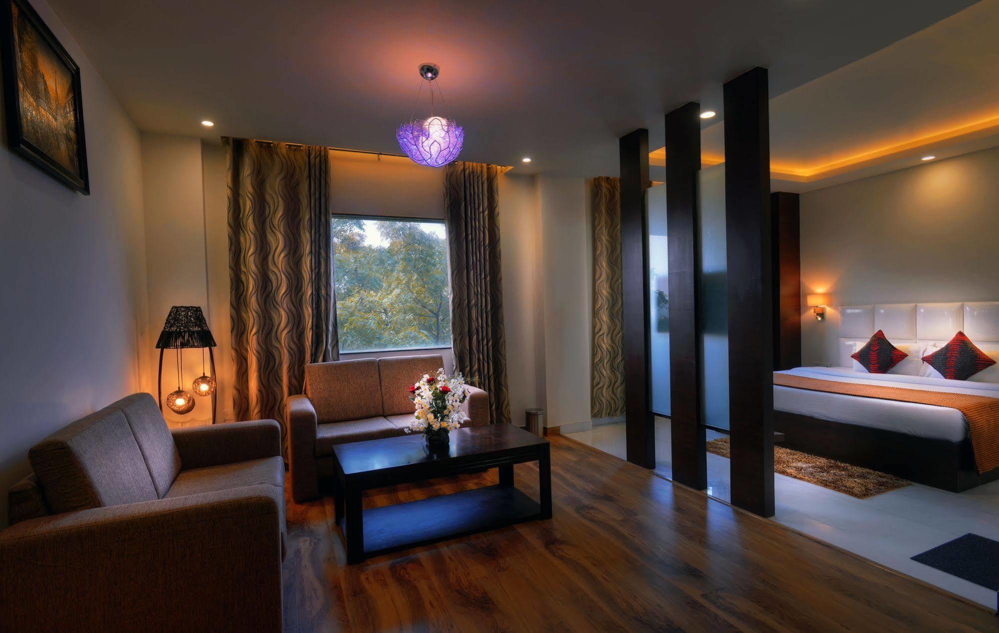 Dazzle By One Earth Hotel 3*