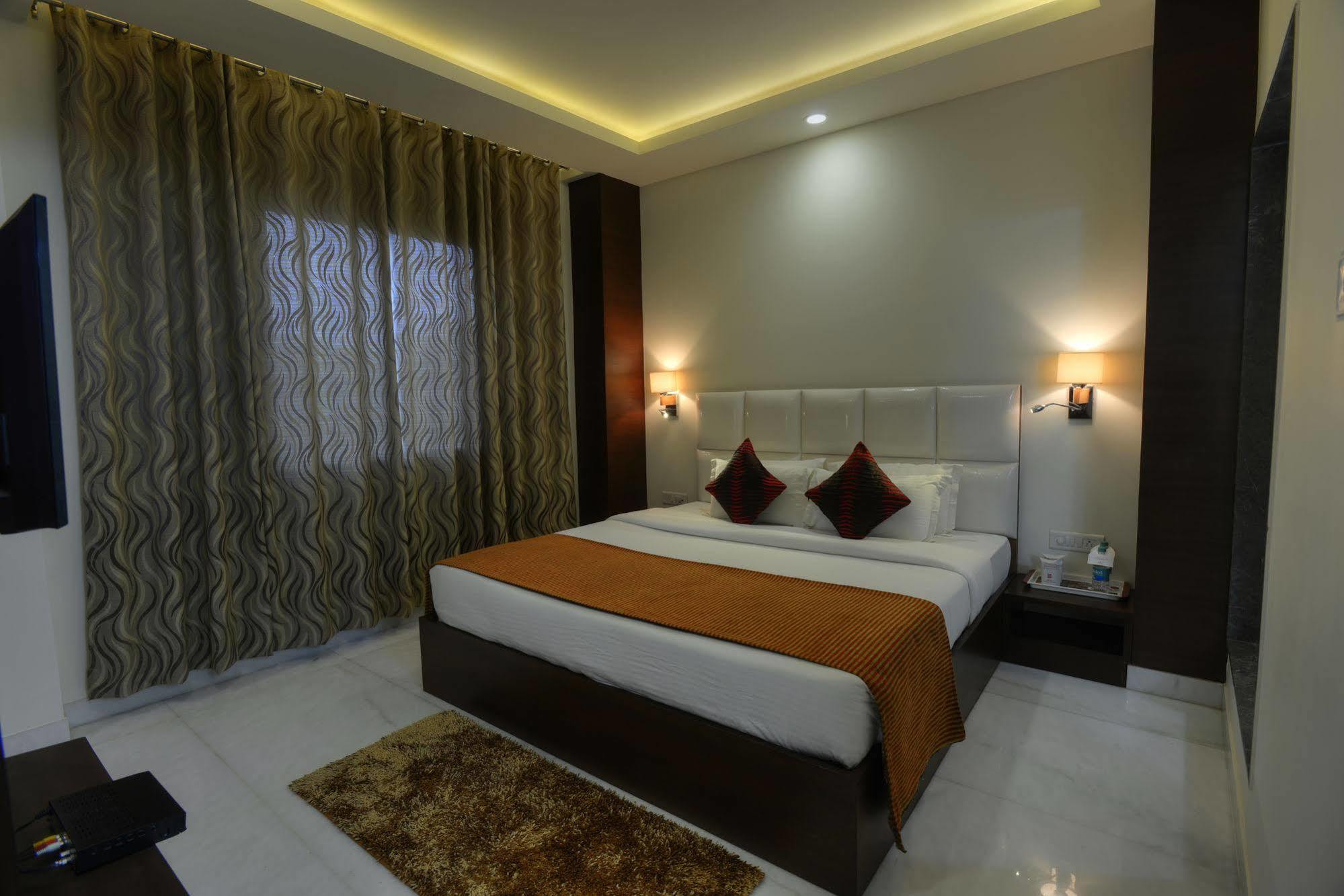 Dazzle By One Earth Hotel
