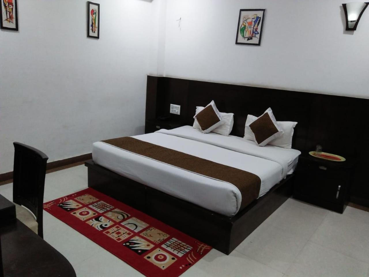 Dazzling East Gate Hotel