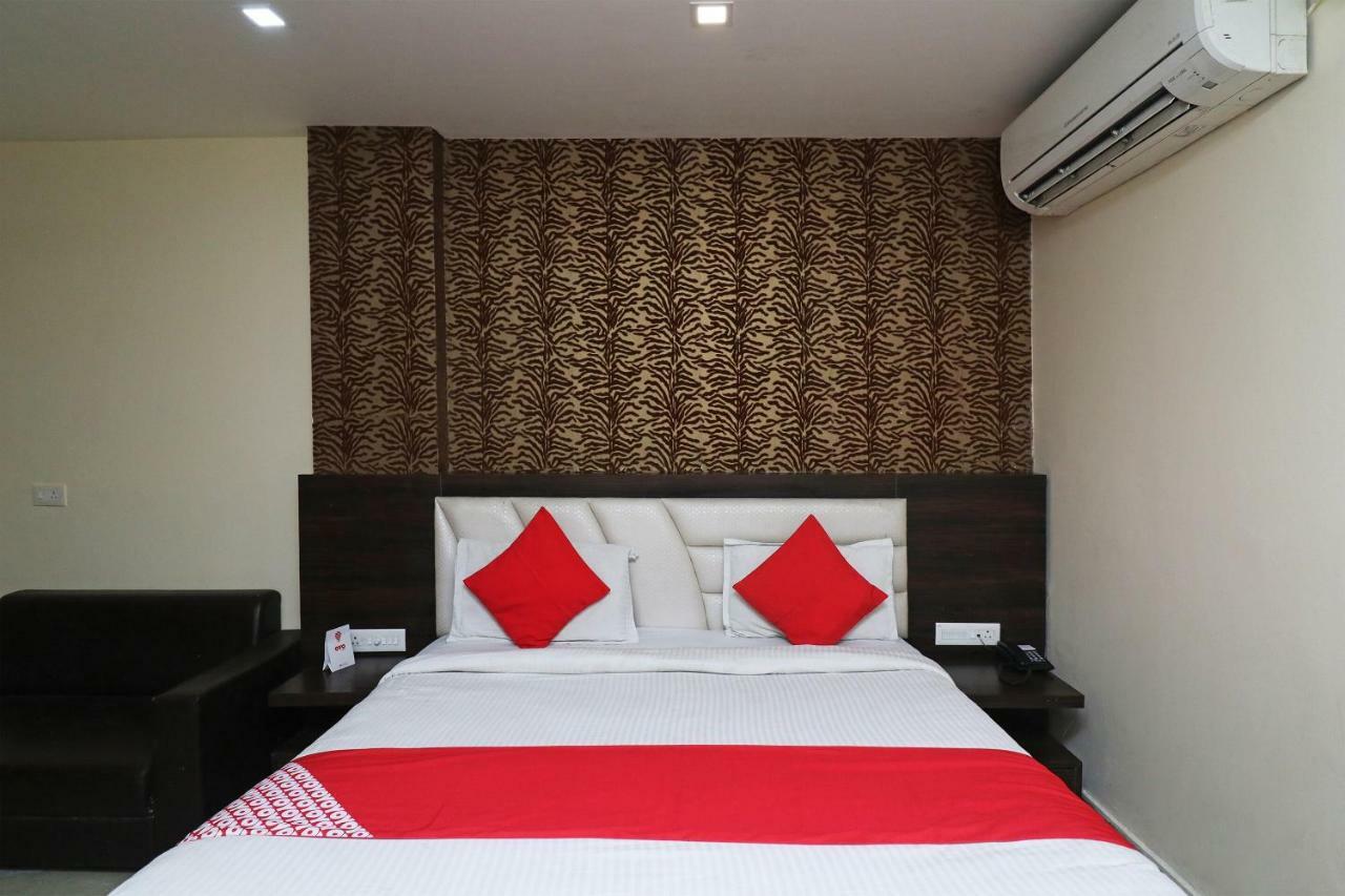 Oyo 23595 Tajway Hotel