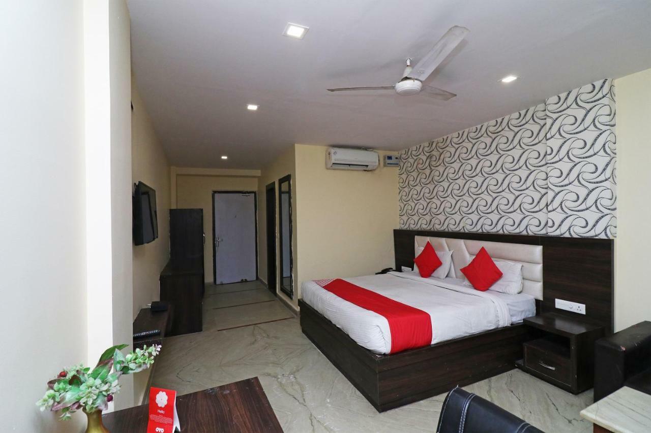 Hotel Oyo 23595 Tajway 3*