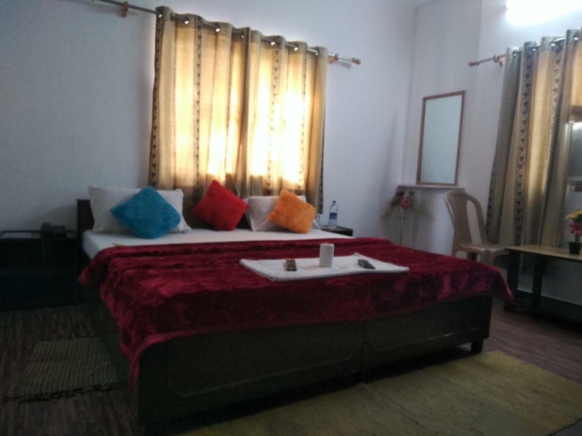Paying Agra (Uttar Pradesh)