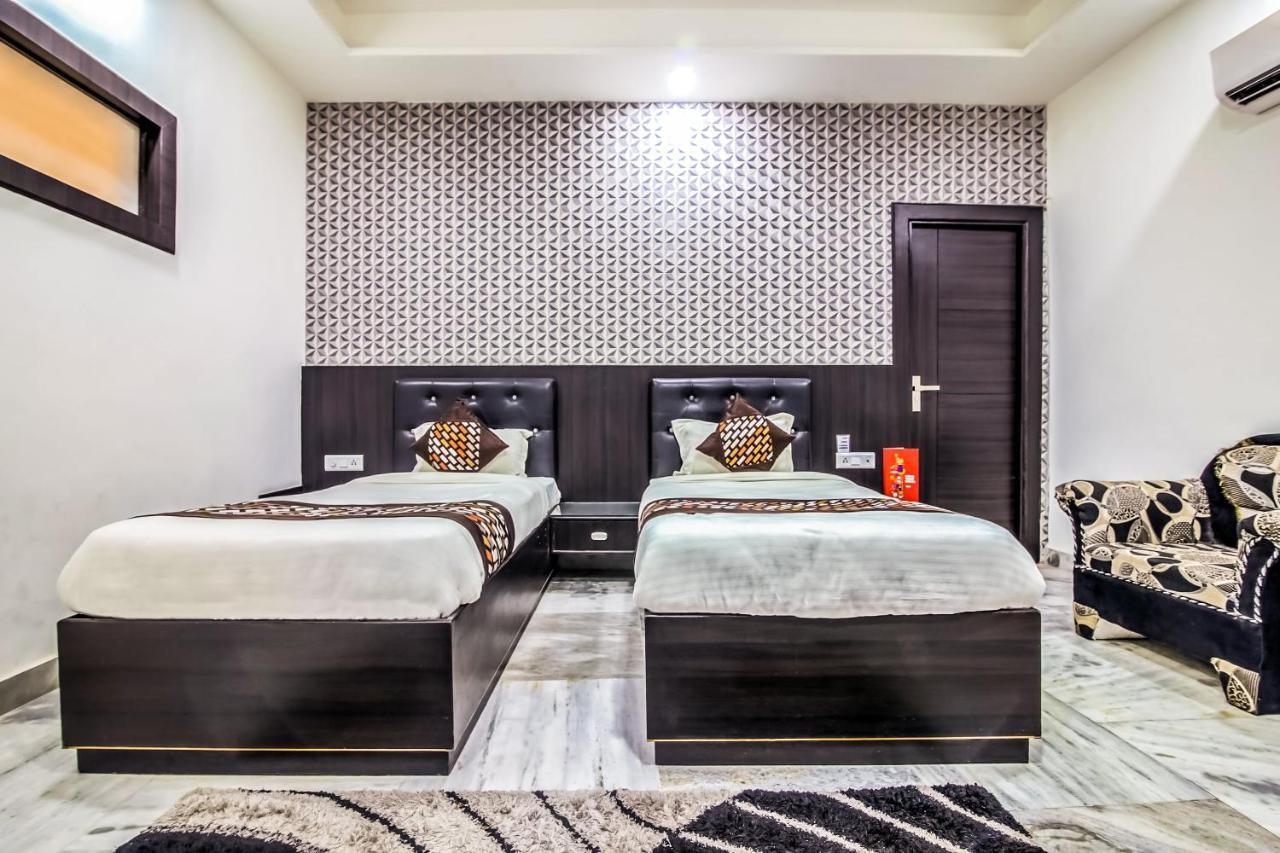Oyo 8888 Riga Hs Deluxe Hotel 3*