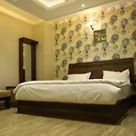 Hotel The Midnight By Wb Inn