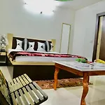 Bright Rooms Family Hotel